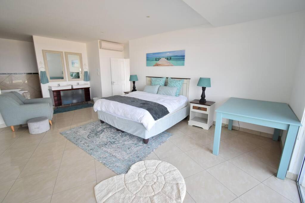 Apartment Seaside Getaway